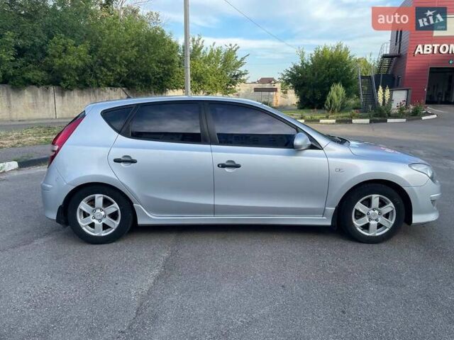 Сірий Хендай i30, об'ємом двигуна 1.4 л та пробігом 166 тис. км за 6300 $, фото 5 на Automoto.ua
