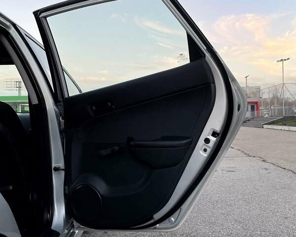 Серый Хендай i30, объемом двигателя 1.4 л и пробегом 178 тыс. км за 8000 $, фото 10 на Automoto.ua