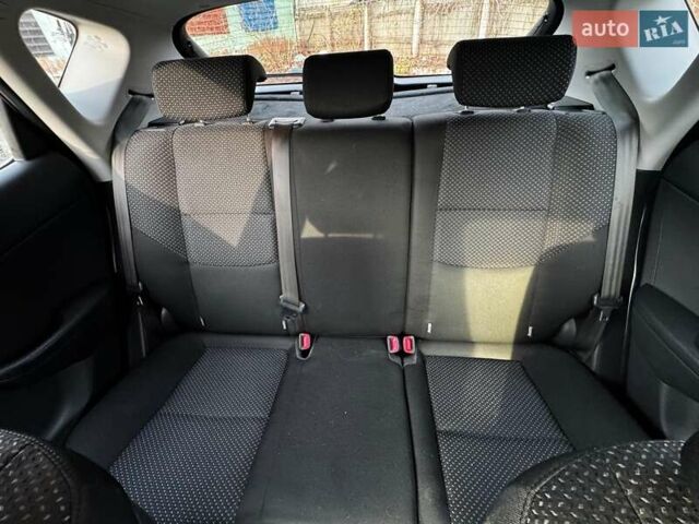 Сірий Хендай i30, об'ємом двигуна 1.4 л та пробігом 162 тис. км за 6490 $, фото 18 на Automoto.ua