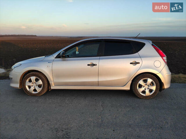 Серый Хендай i30, объемом двигателя 1.58 л и пробегом 125 тыс. км за 6700 $, фото 3 на Automoto.ua