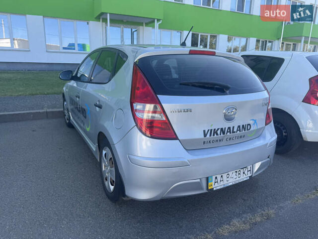 Серый Хендай i30, объемом двигателя 1.4 л и пробегом 295 тыс. км за 5800 $, фото 2 на Automoto.ua