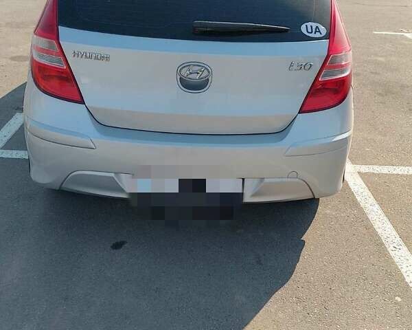 Серый Хендай i30, объемом двигателя 1.4 л и пробегом 112 тыс. км за 6250 $, фото 1 на Automoto.ua