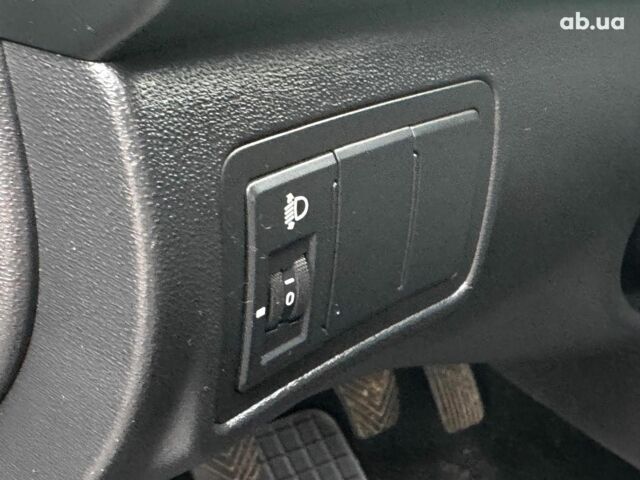 Серый Хендай i30, объемом двигателя 1.4 л и пробегом 162 тыс. км за 6490 $, фото 14 на Automoto.ua