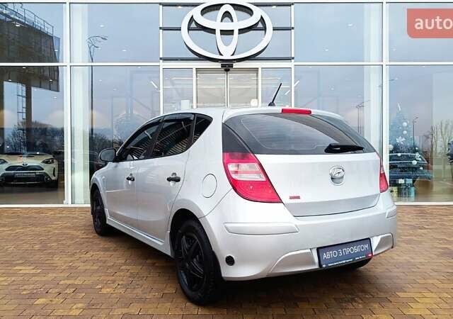 Серый Хендай i30, объемом двигателя 1.4 л и пробегом 183 тыс. км за 6018 $, фото 1 на Automoto.ua