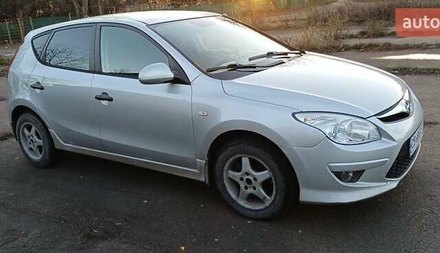 Серый Хендай i30, объемом двигателя 1.58 л и пробегом 230 тыс. км за 7600 $, фото 1 на Automoto.ua