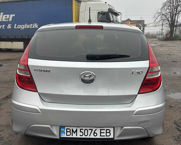 Серый Хендай i30, объемом двигателя 1.4 л и пробегом 300 тыс. км за 6200 $, фото 5 на Automoto.ua