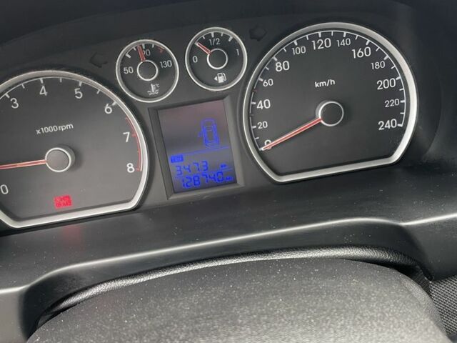 Серый Хендай i30, объемом двигателя 1.4 л и пробегом 130 тыс. км за 6400 $, фото 6 на Automoto.ua