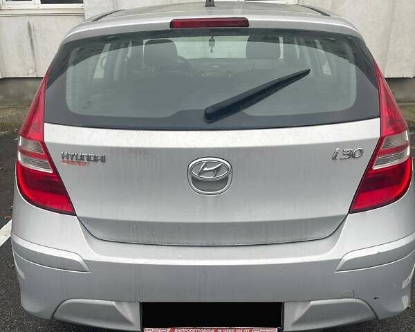 Серый Хендай i30, объемом двигателя 1.4 л и пробегом 195 тыс. км за 6000 $, фото 12 на Automoto.ua