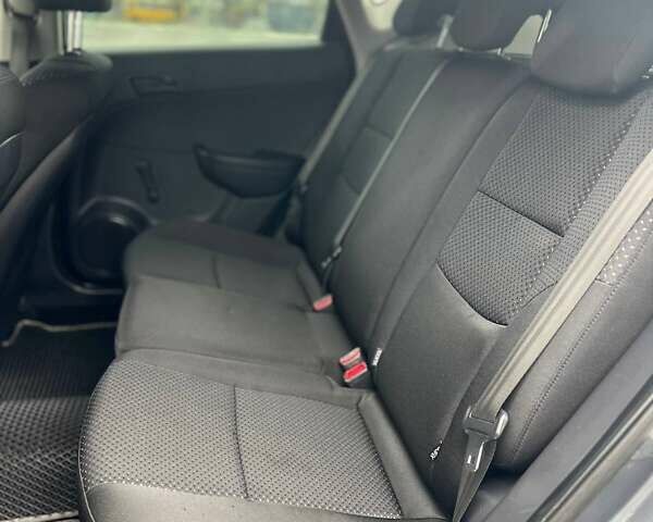 Серый Хендай i30, объемом двигателя 1.4 л и пробегом 157 тыс. км за 6500 $, фото 26 на Automoto.ua