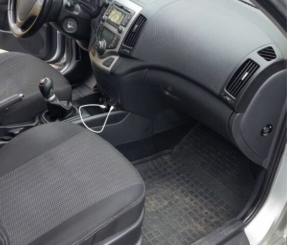 Сірий Хендай i30, об'ємом двигуна 1.6 л та пробігом 252 тис. км за 6600 $, фото 7 на Automoto.ua