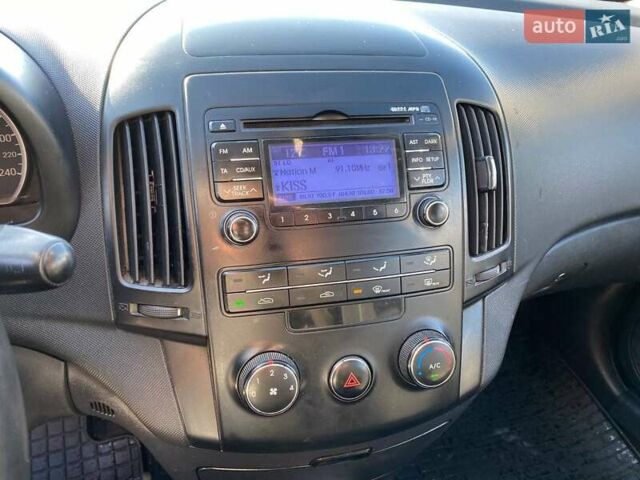 Серый Хендай i30, объемом двигателя 1.59 л и пробегом 269 тыс. км за 6500 $, фото 14 на Automoto.ua