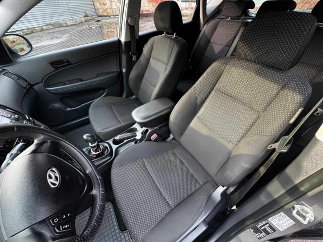 Серый Хендай i30, объемом двигателя 1.4 л и пробегом 162 тыс. км за 6490 $, фото 10 на Automoto.ua