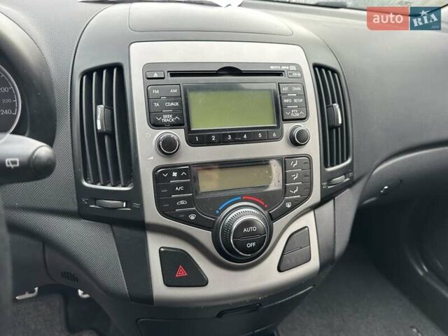 Серый Хендай i30, объемом двигателя 1.6 л и пробегом 208 тыс. км за 6300 $, фото 10 на Automoto.ua