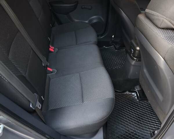 Серый Хендай i30, объемом двигателя 1.4 л и пробегом 161 тыс. км за 6400 $, фото 5 на Automoto.ua
