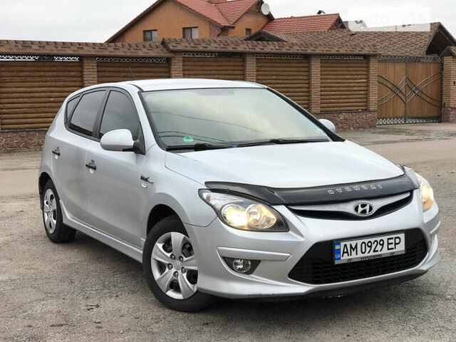 Сірий Хендай i30, об'ємом двигуна 1.6 л та пробігом 192 тис. км за 6750 $, фото 4 на Automoto.ua