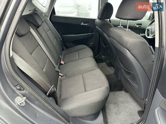 Серый Хендай i30, объемом двигателя 1.6 л и пробегом 208 тыс. км за 6300 $, фото 27 на Automoto.ua