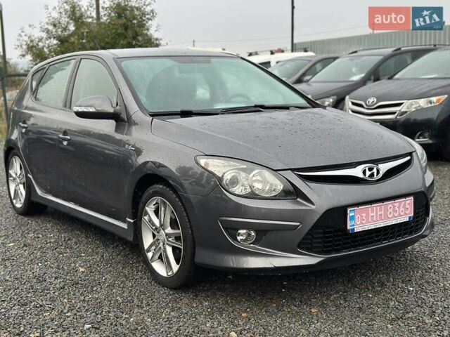 Серый Хендай i30, объемом двигателя 1.6 л и пробегом 208 тыс. км за 6300 $, фото 1 на Automoto.ua