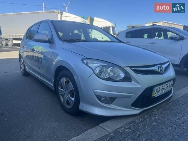 Серый Хендай i30, объемом двигателя 1.4 л и пробегом 295 тыс. км за 6200 $, фото 13 на Automoto.ua