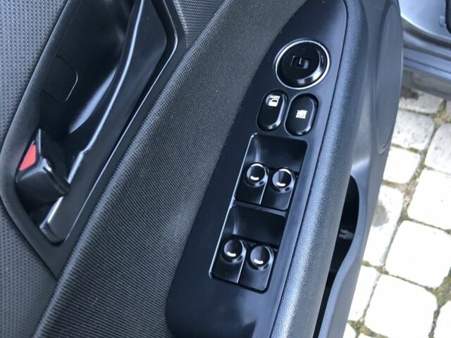 Серый Хендай i30, объемом двигателя 1.6 л и пробегом 280 тыс. км за 6000 $, фото 5 на Automoto.ua