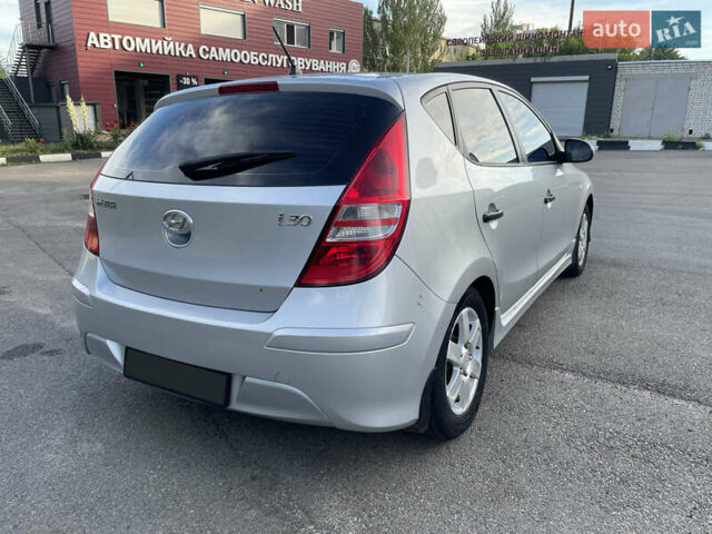 Сірий Хендай i30, об'ємом двигуна 1.4 л та пробігом 166 тис. км за 6300 $, фото 10 на Automoto.ua
