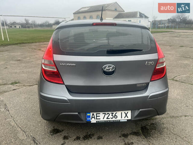 Серый Хендай i30, объемом двигателя 1.58 л и пробегом 191 тыс. км за 7000 $, фото 5 на Automoto.ua