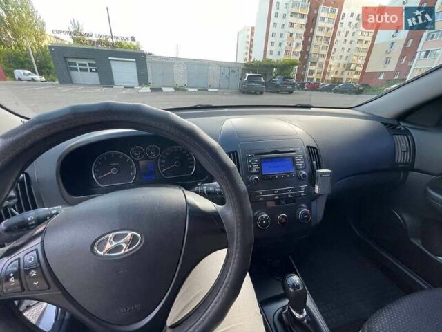 Сірий Хендай i30, об'ємом двигуна 1.4 л та пробігом 166 тис. км за 6300 $, фото 17 на Automoto.ua