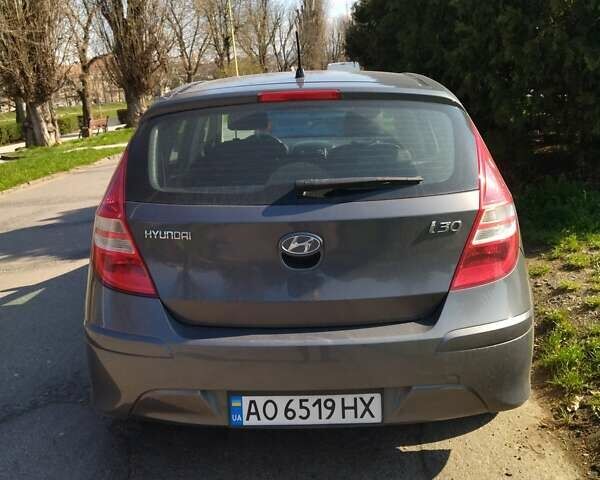 Сірий Хендай i30, об'ємом двигуна 1.4 л та пробігом 210 тис. км за 5500 $, фото 2 на Automoto.ua