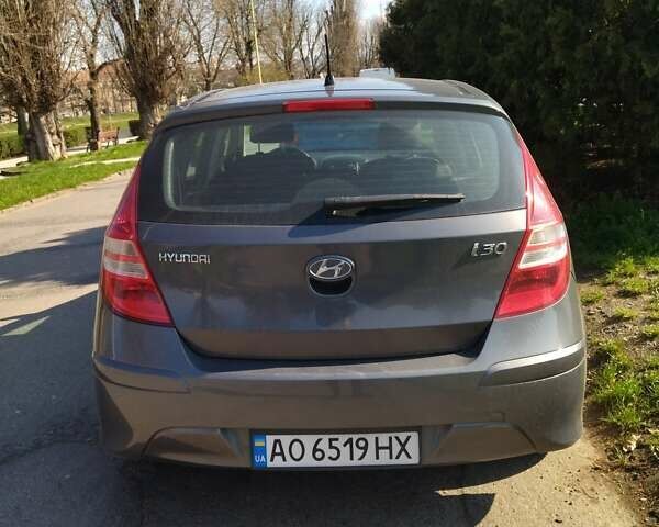 Сірий Хендай i30, об'ємом двигуна 1.4 л та пробігом 210 тис. км за 7500 $, фото 2 на Automoto.ua