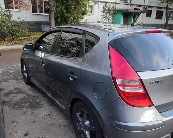 Серый Хендай i30, объемом двигателя 1.4 л и пробегом 161 тыс. км за 6400 $, фото 7 на Automoto.ua
