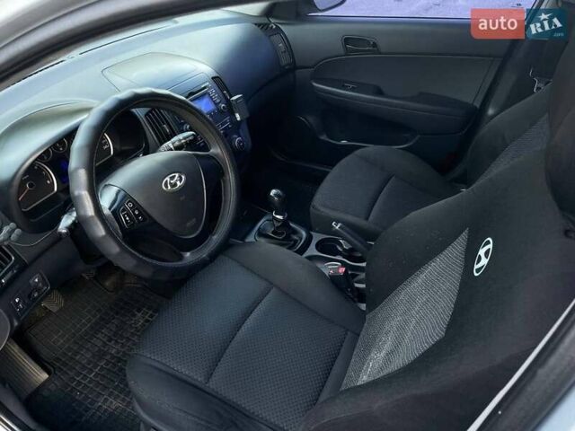 Сірий Хендай i30, об'ємом двигуна 1.4 л та пробігом 166 тис. км за 6300 $, фото 15 на Automoto.ua