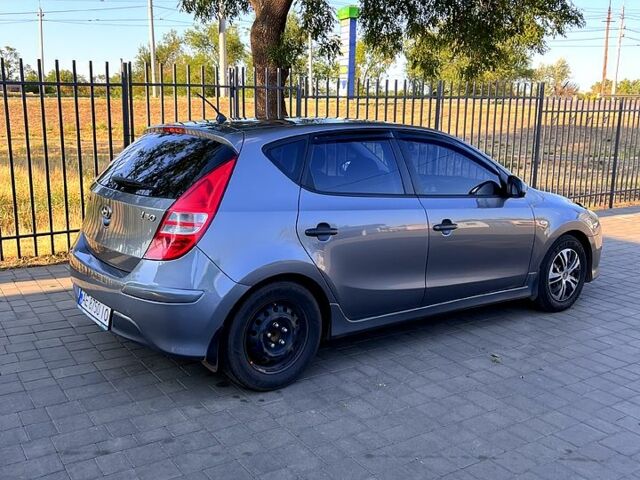 Сірий Хендай i30, об'ємом двигуна 1.6 л та пробігом 184 тис. км за 7500 $, фото 7 на Automoto.ua