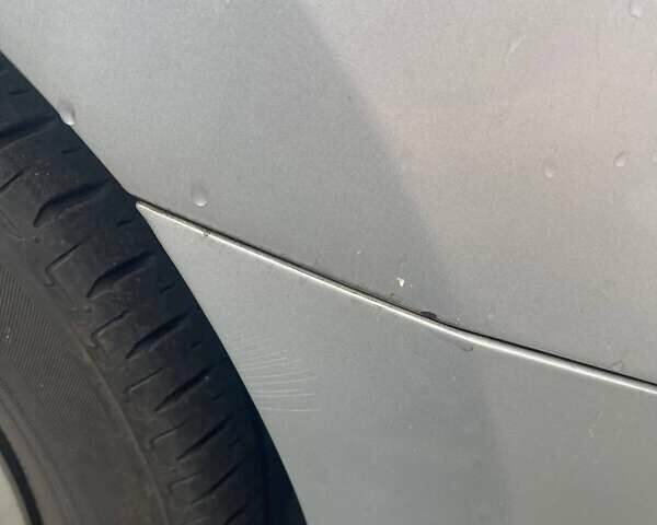 Серый Хендай i30, объемом двигателя 1.4 л и пробегом 195 тыс. км за 6000 $, фото 4 на Automoto.ua