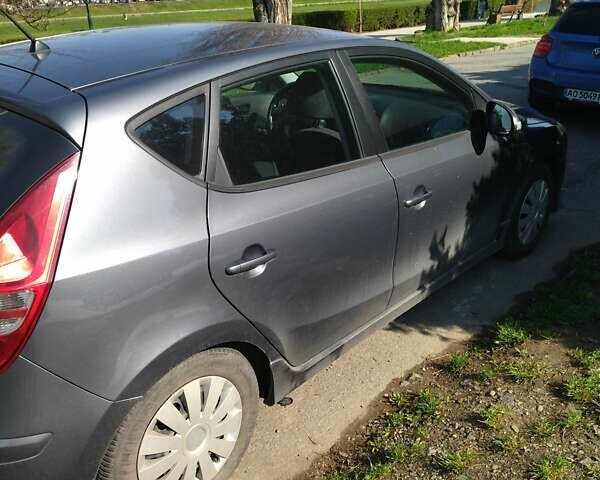 Сірий Хендай i30, об'ємом двигуна 1.4 л та пробігом 210 тис. км за 5500 $, фото 3 на Automoto.ua