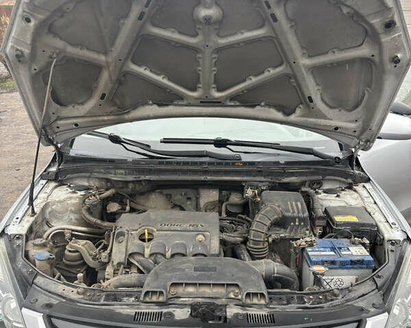 Серый Хендай i30, объемом двигателя 1.4 л и пробегом 300 тыс. км за 6200 $, фото 14 на Automoto.ua