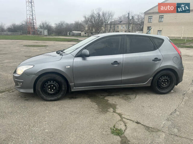 Серый Хендай i30, объемом двигателя 1.58 л и пробегом 191 тыс. км за 7000 $, фото 3 на Automoto.ua