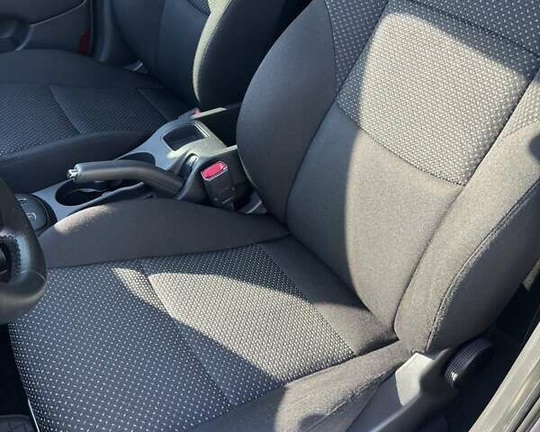Серый Хендай i30, объемом двигателя 1.6 л и пробегом 53 тыс. км за 7800 $, фото 7 на Automoto.ua