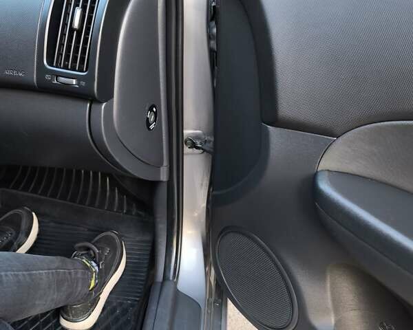 Серый Хендай i30, объемом двигателя 1.4 л и пробегом 161 тыс. км за 6400 $, фото 2 на Automoto.ua