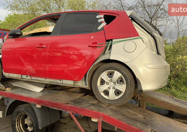 Сірий Хендай i30, об'ємом двигуна 1.4 л та пробігом 200 тис. км за 2500 $, фото 3 на Automoto.ua