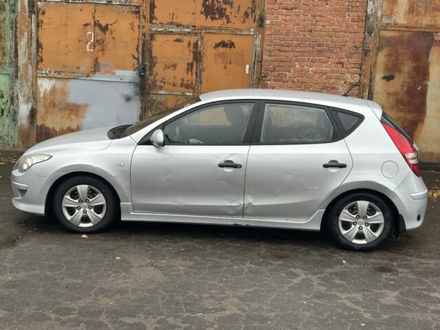 Хендай i30 2011 в Сумах на Automoto.ua Серый Хендай i30, объемом двигателя 1.4 л и пробегом 200 тыс. км за 2950 $, фото 6 на Automoto.ua