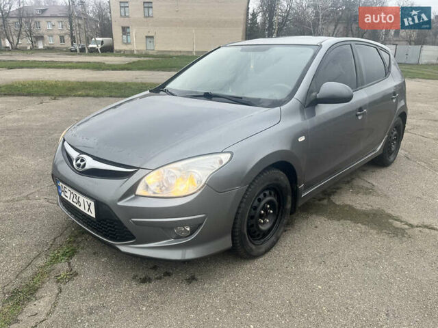 Серый Хендай i30, объемом двигателя 1.58 л и пробегом 191 тыс. км за 7000 $, фото 2 на Automoto.ua