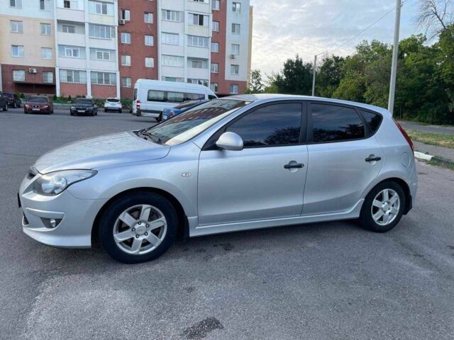 Серый Хендай i30, объемом двигателя 1.4 л и пробегом 167 тыс. км за 5600 $, фото 7 на Automoto.ua