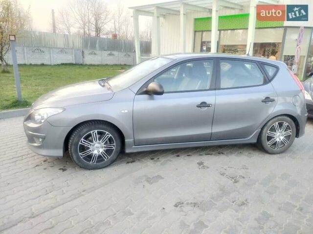 Серый Хендай i30, объемом двигателя 1.4 л и пробегом 151 тыс. км за 6900 $, фото 3 на Automoto.ua