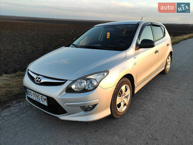 Серый Хендай i30, объемом двигателя 1.58 л и пробегом 125 тыс. км за 6700 $, фото 1 на Automoto.ua