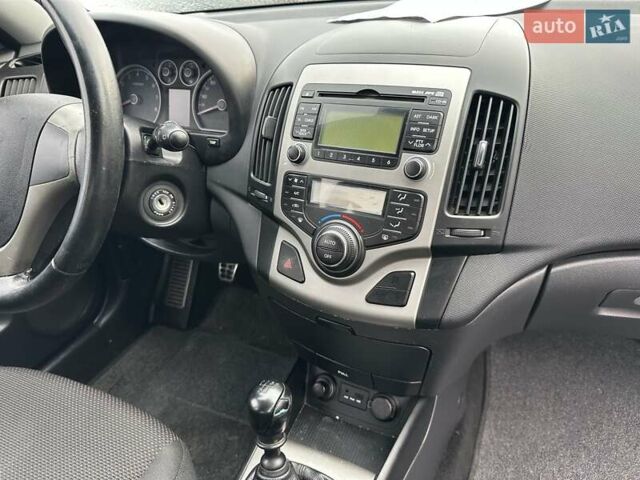 Серый Хендай i30, объемом двигателя 1.6 л и пробегом 208 тыс. км за 6300 $, фото 17 на Automoto.ua