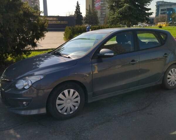 Сірий Хендай i30, об'ємом двигуна 1.4 л та пробігом 210 тис. км за 5500 $, фото 1 на Automoto.ua