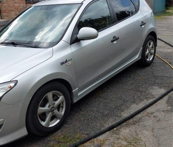 Сірий Хендай i30, об'ємом двигуна 1.6 л та пробігом 252 тис. км за 6600 $, фото 4 на Automoto.ua