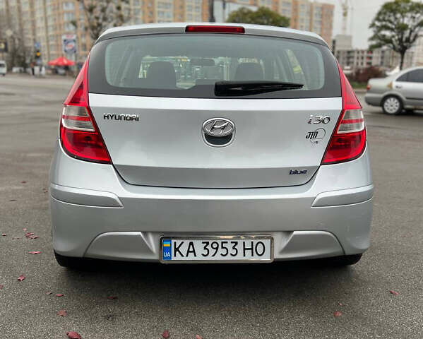 Серый Хендай i30, объемом двигателя 1.58 л и пробегом 284 тыс. км за 6200 $, фото 5 на Automoto.ua