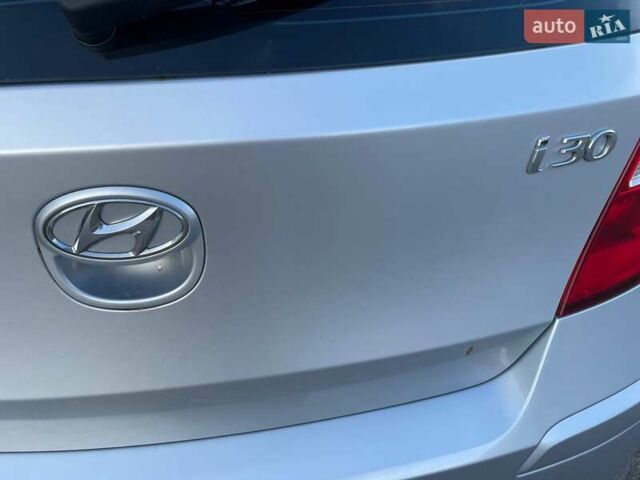 Сірий Хендай i30, об'ємом двигуна 1.4 л та пробігом 166 тис. км за 6300 $, фото 12 на Automoto.ua