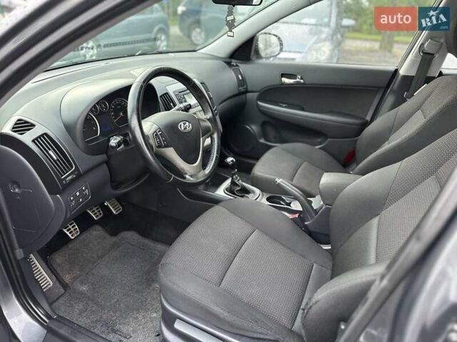 Серый Хендай i30, объемом двигателя 1.6 л и пробегом 208 тыс. км за 6300 $, фото 11 на Automoto.ua