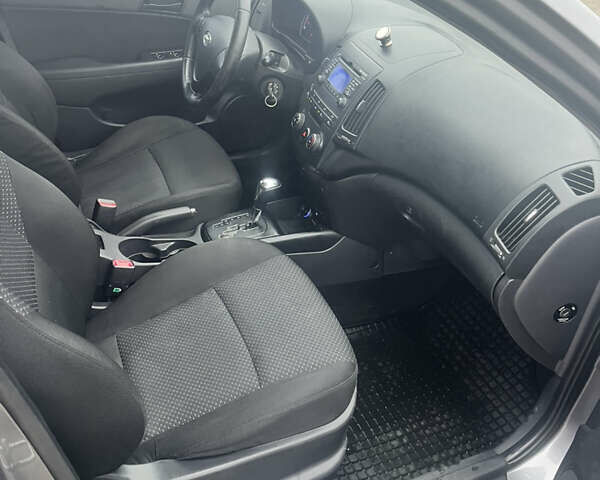 Серый Хендай i30, объемом двигателя 1.58 л и пробегом 191 тыс. км за 7000 $, фото 9 на Automoto.ua